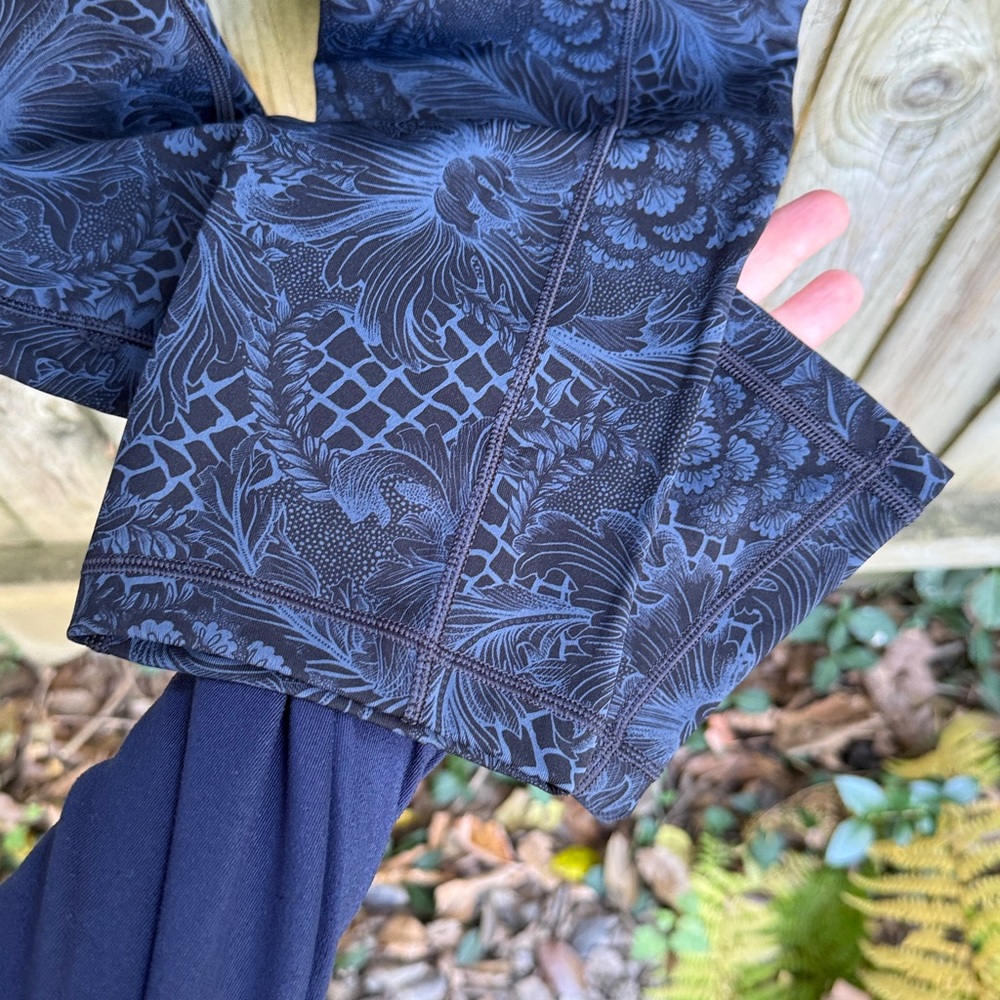 Women's Black Patterned Leggings - Picture 12 of 16